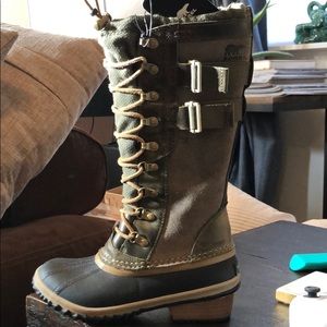 Sorel Conquest Carly II. NEW IN BOX with tags!